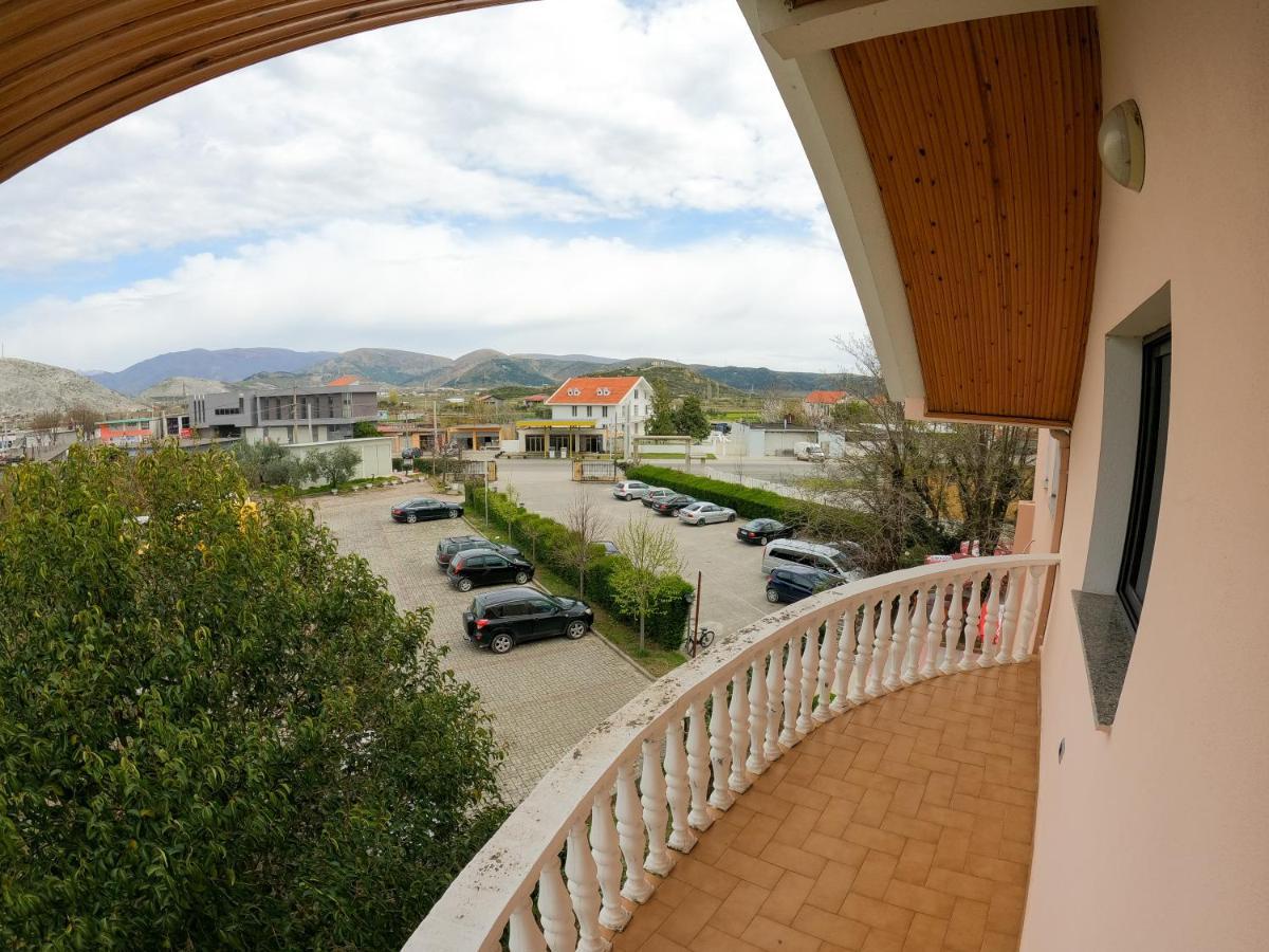 Hotel Hasmegaj Mahall' e Kryethuit Экстерьер фото