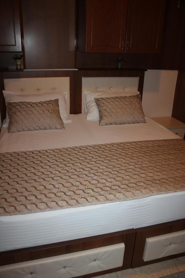 Hotel Hasmegaj Mahall' e Kryethuit Экстерьер фото